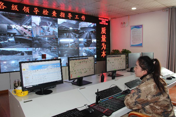 鑫巖女職工：堅守崗位顯巾幗，篤行奉獻綻芳華