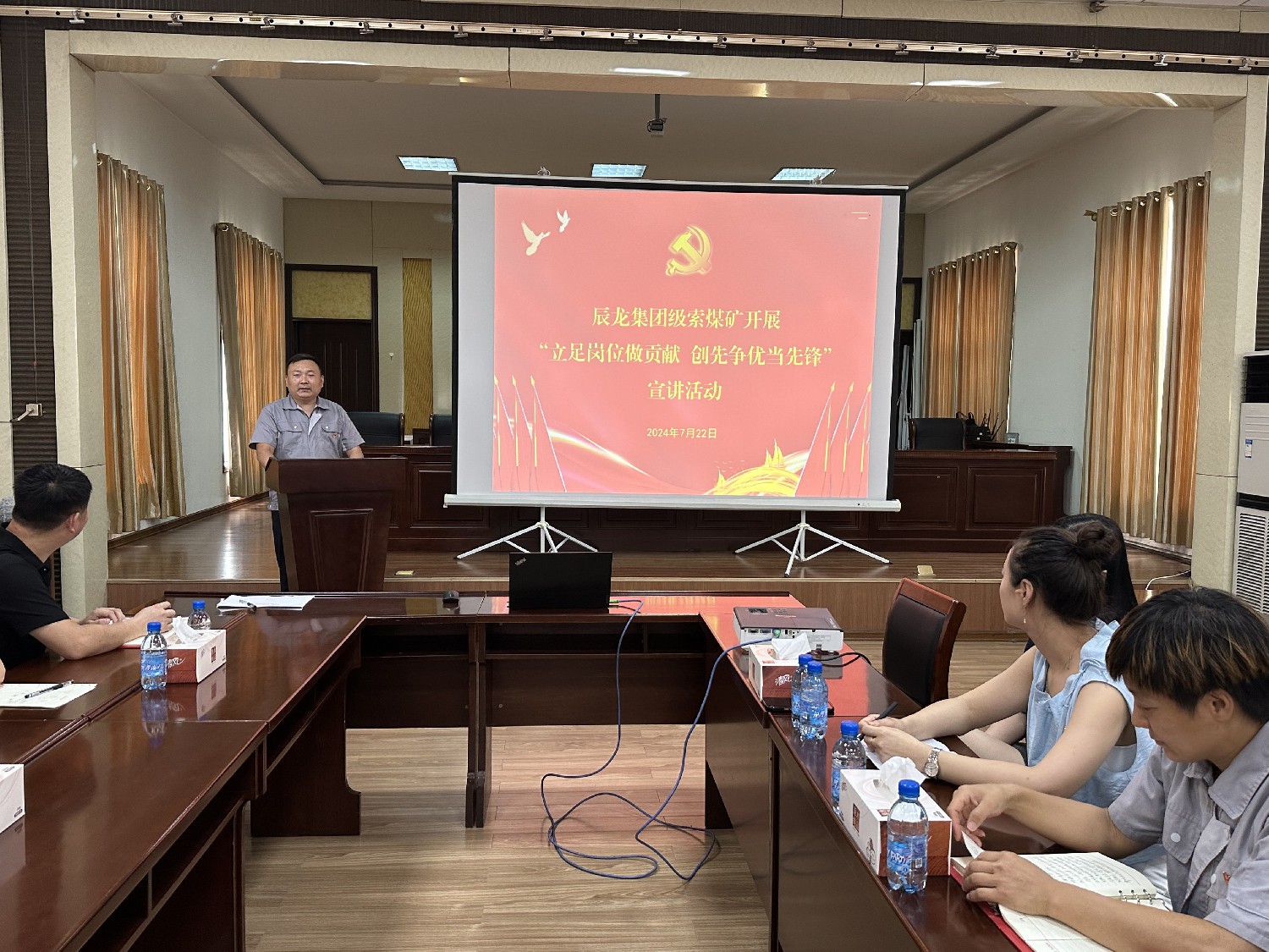 【理論宣講】級索煤礦開展“立足崗位做貢獻(xiàn) 創(chuàng)先爭優(yōu)當(dāng)先鋒”宣講活動(dòng)