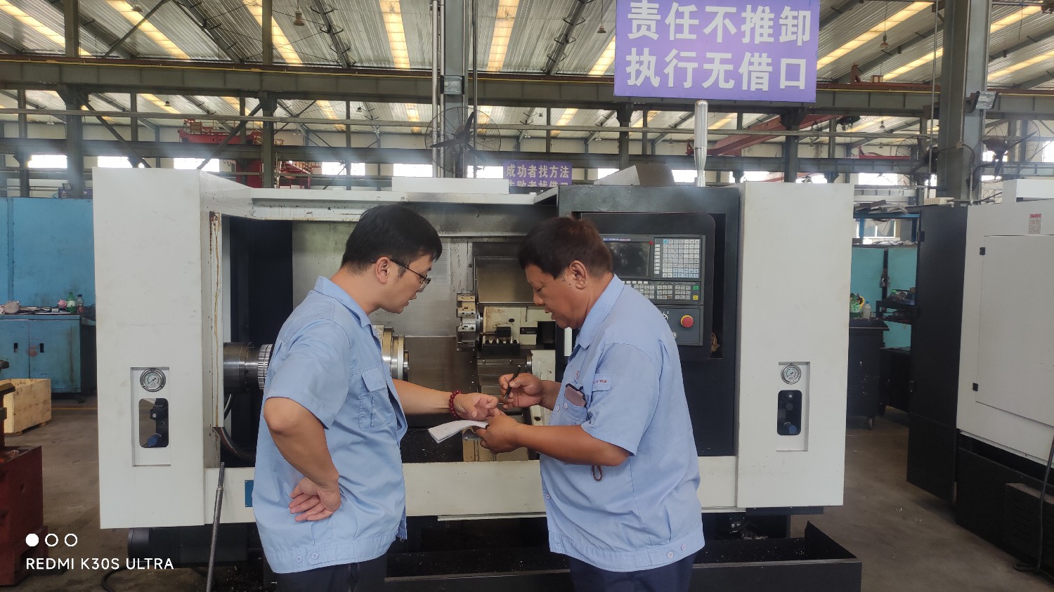 魯機(jī)公司迎酷暑戰(zhàn)高溫，全力以赴保進(jìn)度