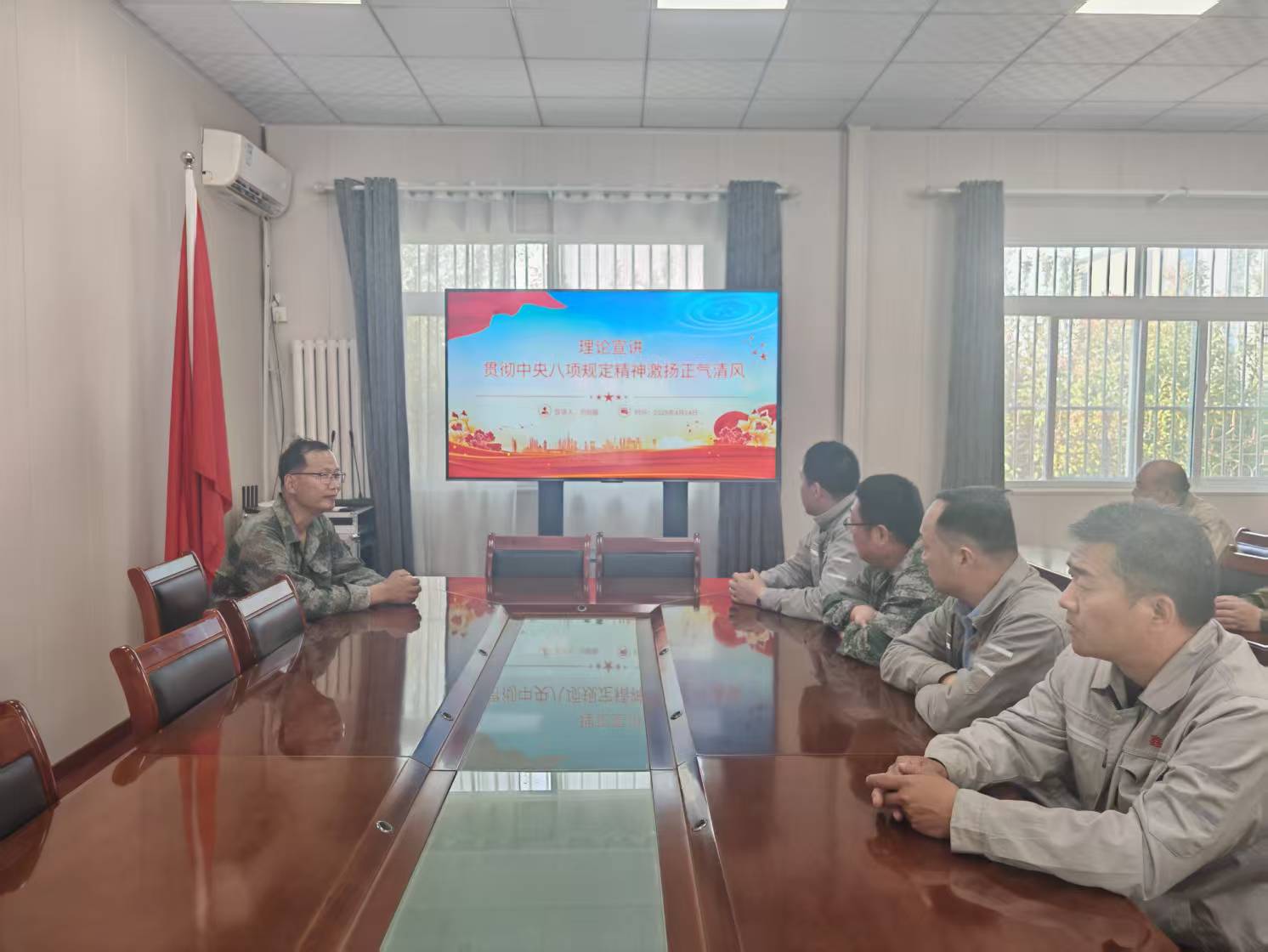 【理論宣講】鑫巖石料開展 “貫徹中央八項規(guī)定精神激揚正氣清風” 宣講活動