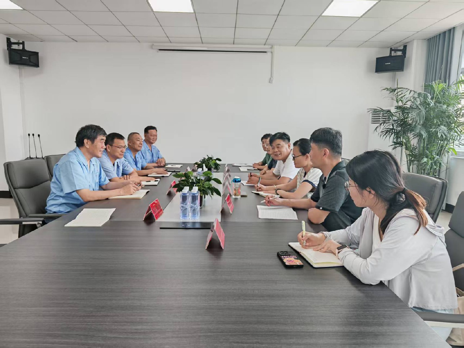 棗莊職業(yè)學(xué)院來精工公司調(diào)研交流