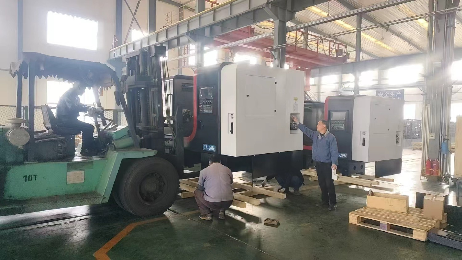 魯機(jī)公司定制款CL-20H車銑復(fù)合加工中心順利交付