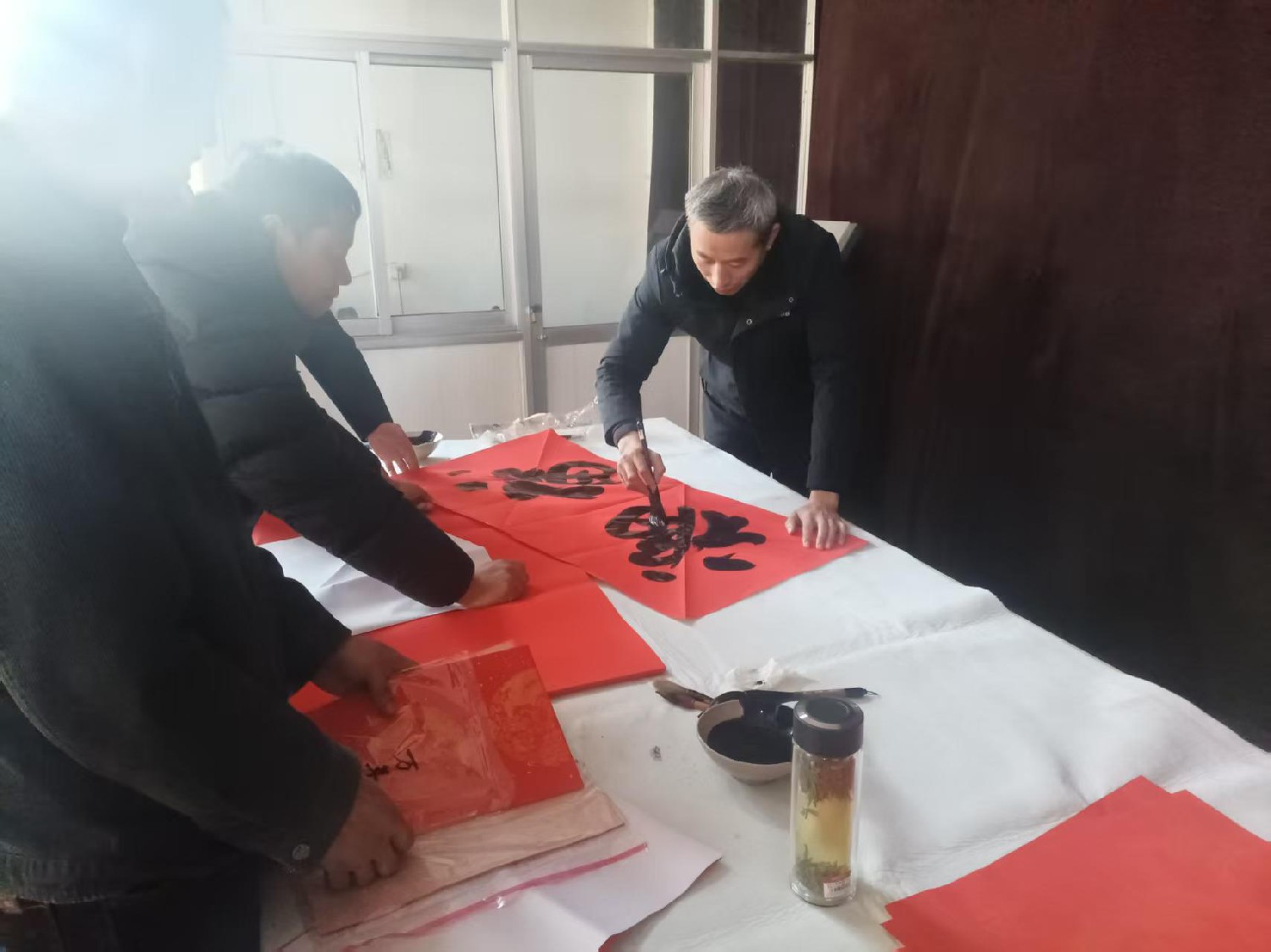 級(jí)索煤礦開展“寫春聯(lián) 送祝?！被顒?dòng)